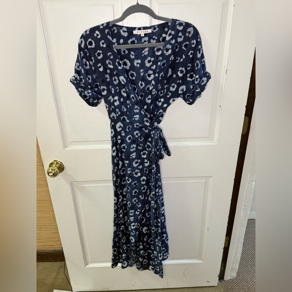 XiRENA Navy and White Patterned Midi Dress